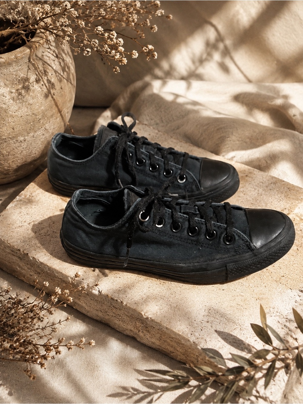 Converse Black Monochrome Low Top Sneakers Men’s 7 Women’s 9 - Picture 2 of 9